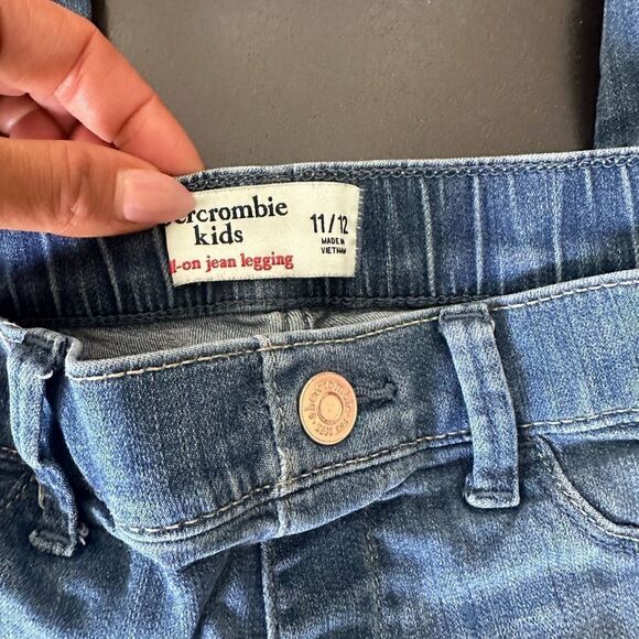 Abercrombie Kids Pull on Jean Leggings - Picture 2 of 3